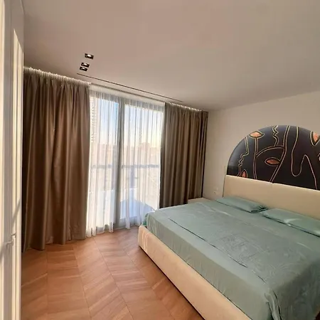 Centre Penthouse Apartment *