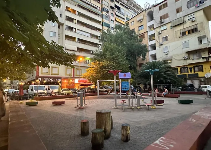 Centre Penthouse شقة تيرانا