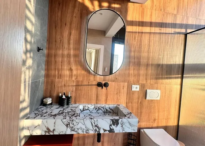 Centre Penthouse تيرانا